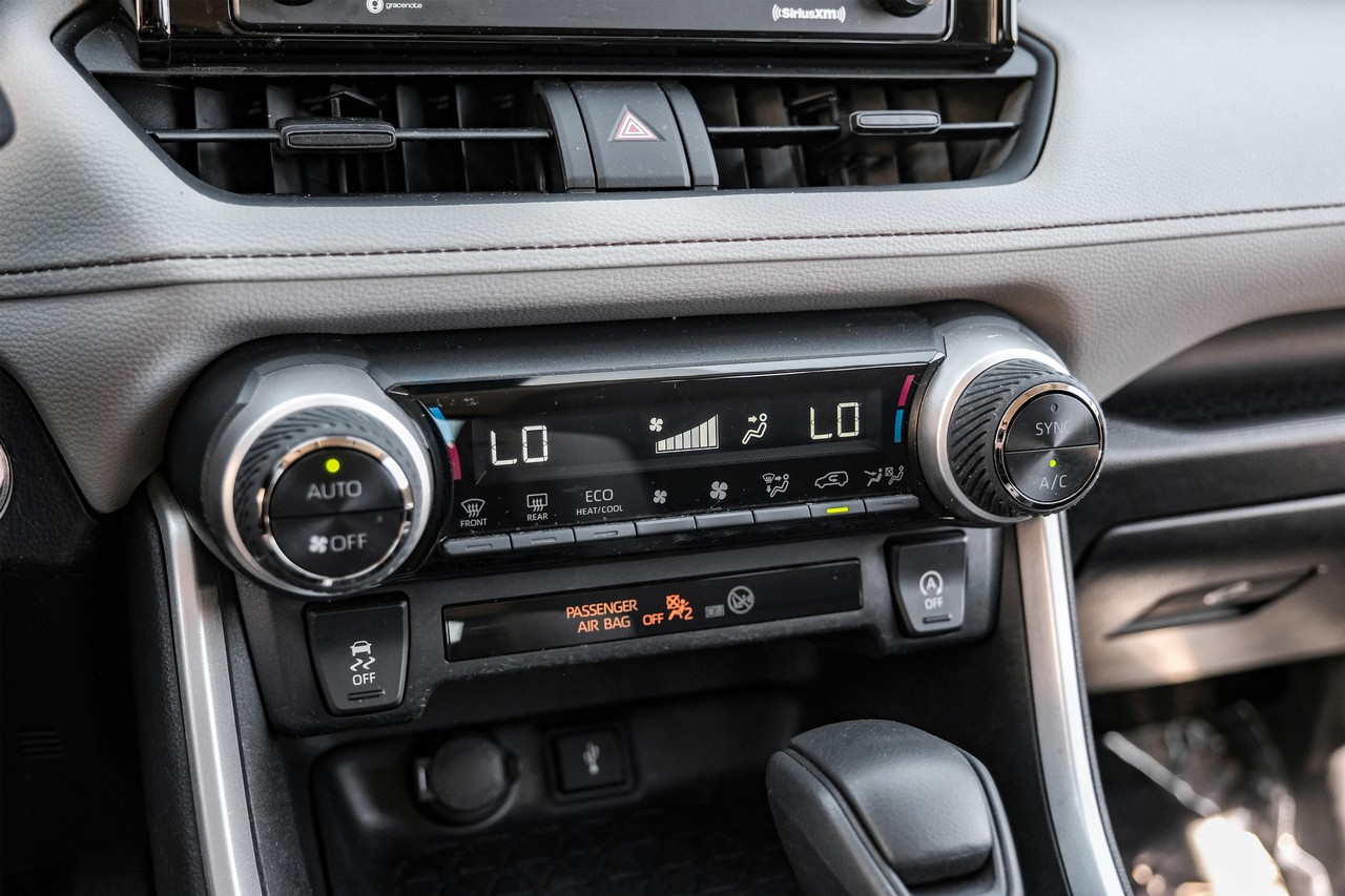 Toyota RAV4 Vehicle Main Gallery Image 26