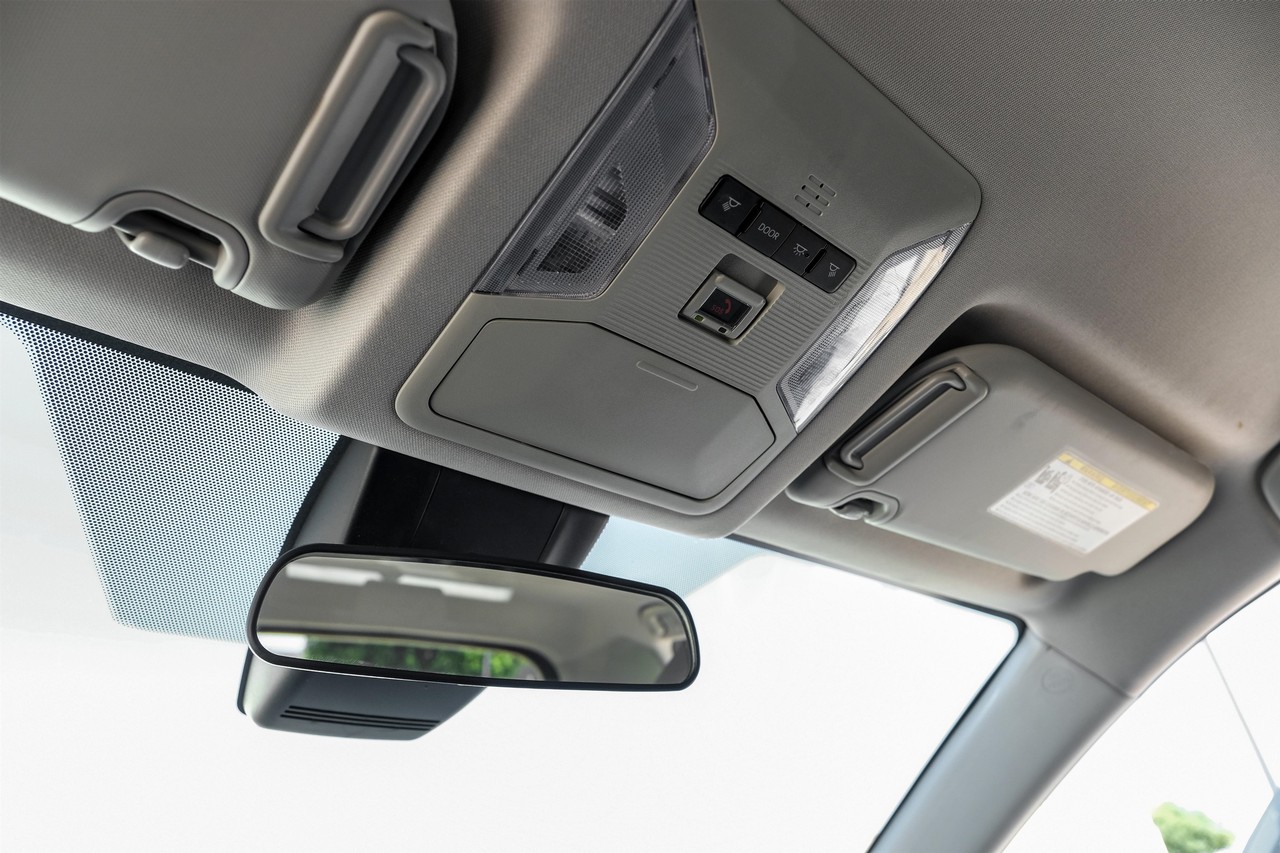 Toyota RAV4 Vehicle Main Gallery Image 27
