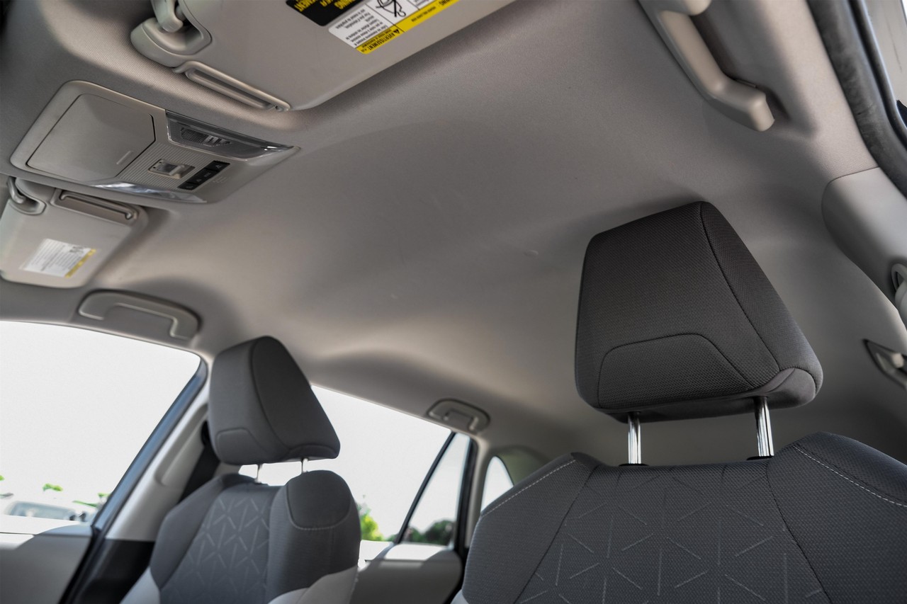 Toyota RAV4 Vehicle Main Gallery Image 30