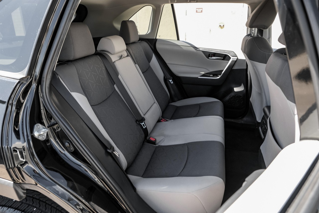 Toyota RAV4 Vehicle Main Gallery Image 33