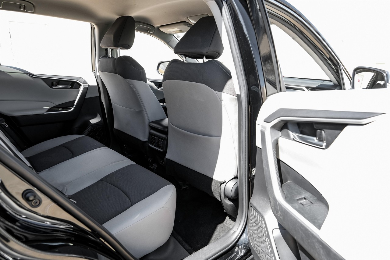 Toyota RAV4 Vehicle Main Gallery Image 34