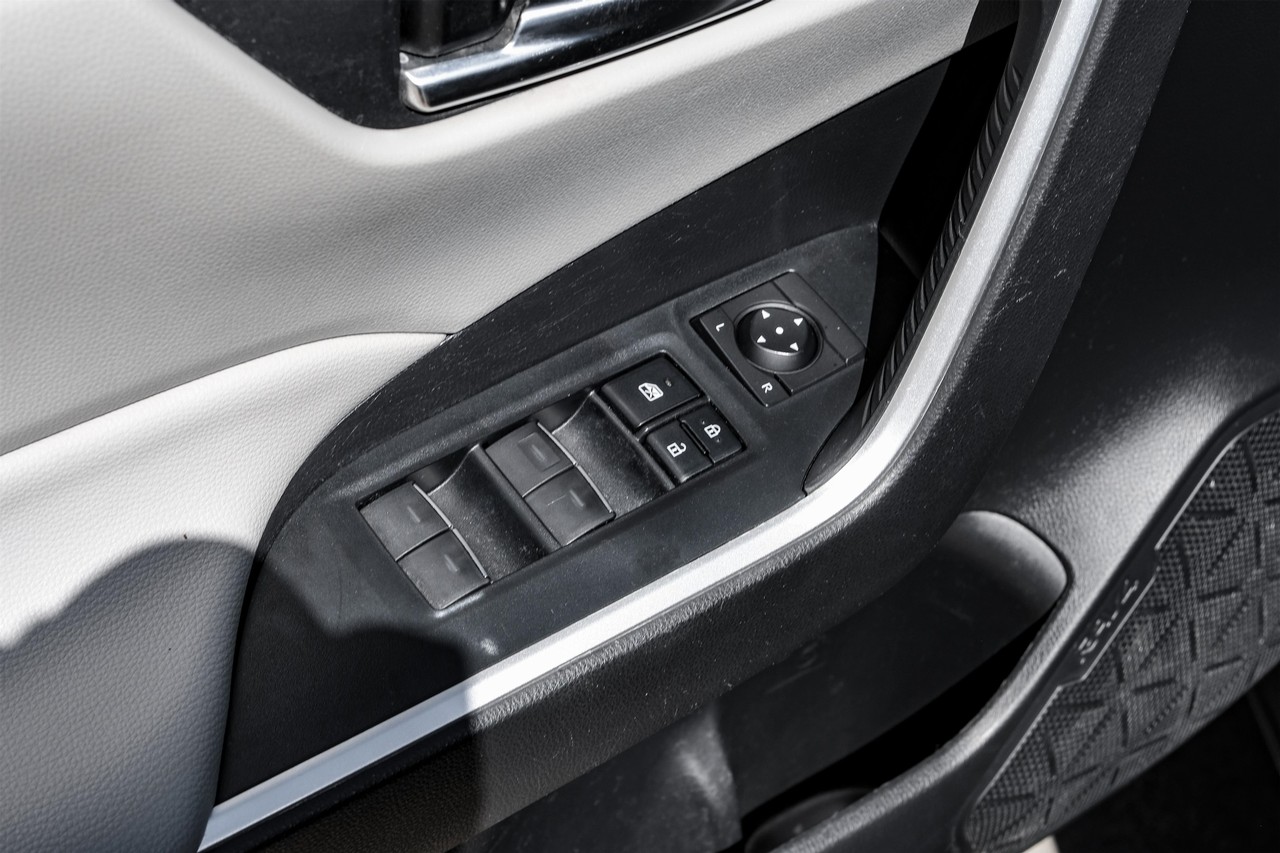 Toyota RAV4 Vehicle Main Gallery Image 40