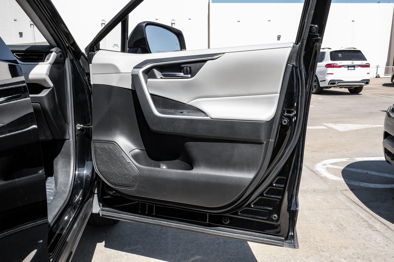 Toyota RAV4 Vehicle Main Gallery Image 41