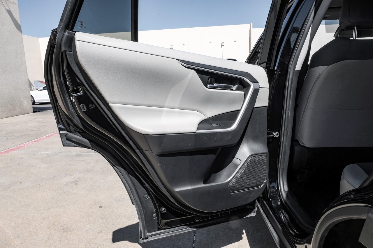 Toyota RAV4 Vehicle Main Gallery Image 42