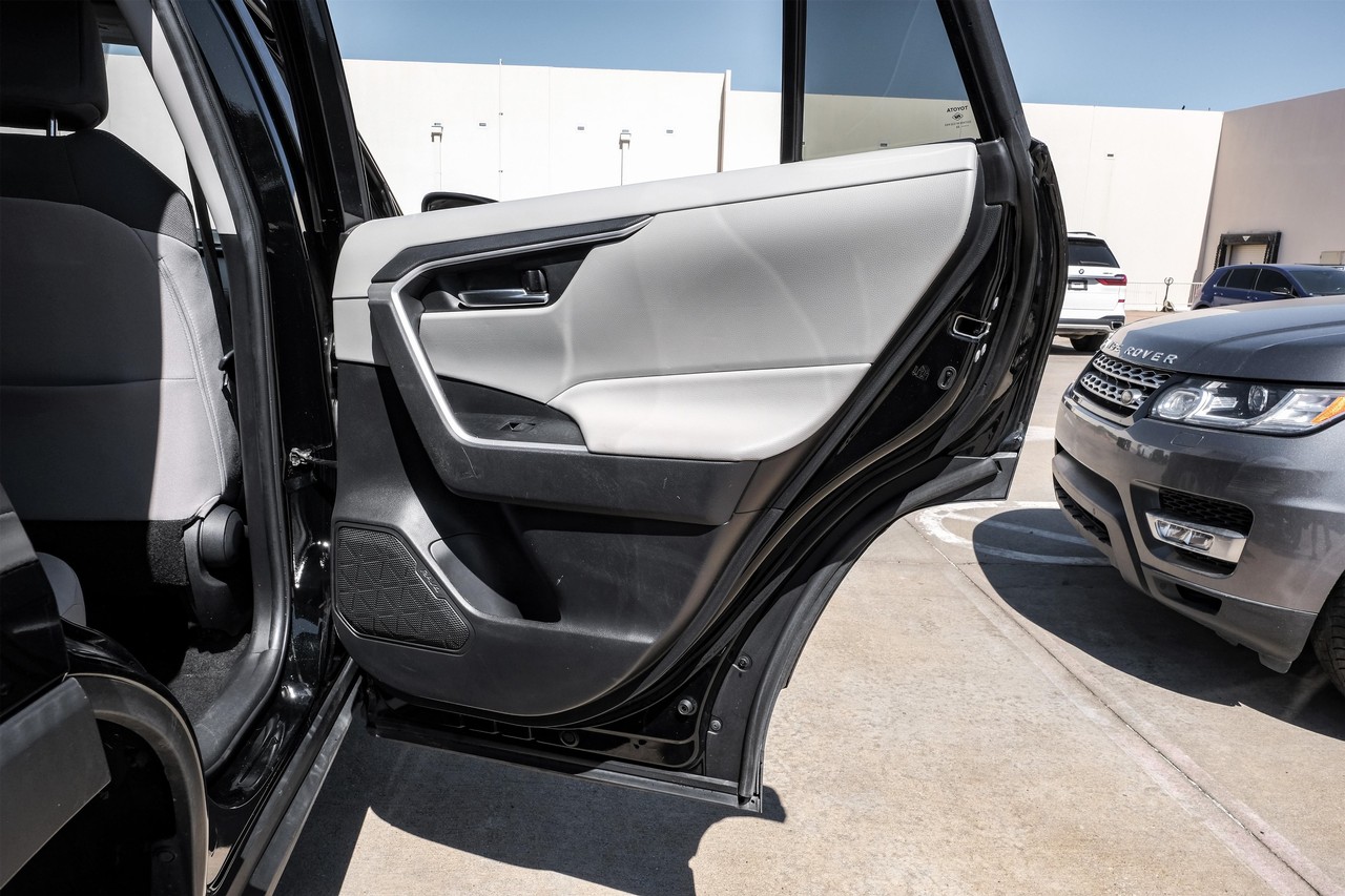 Toyota RAV4 Vehicle Main Gallery Image 43