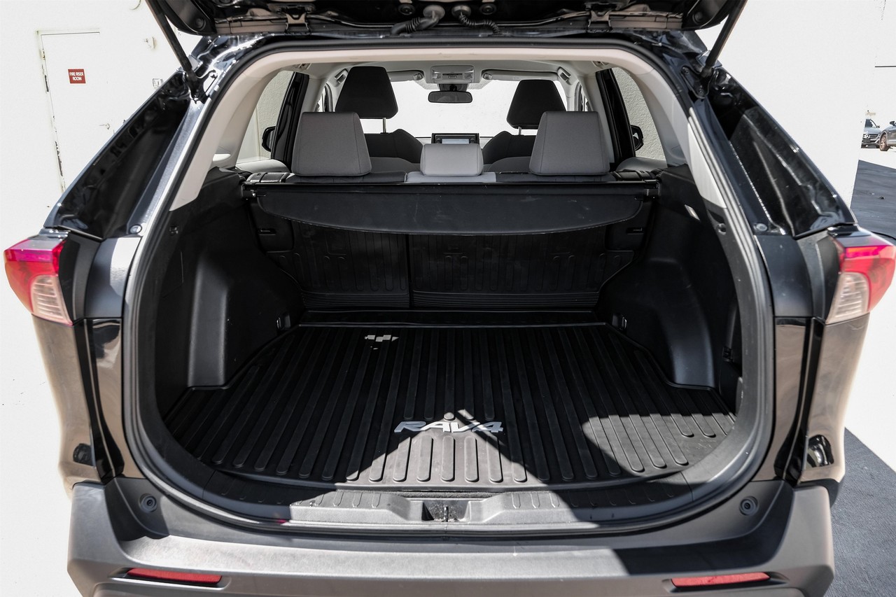 Toyota RAV4 Vehicle Main Gallery Image 48