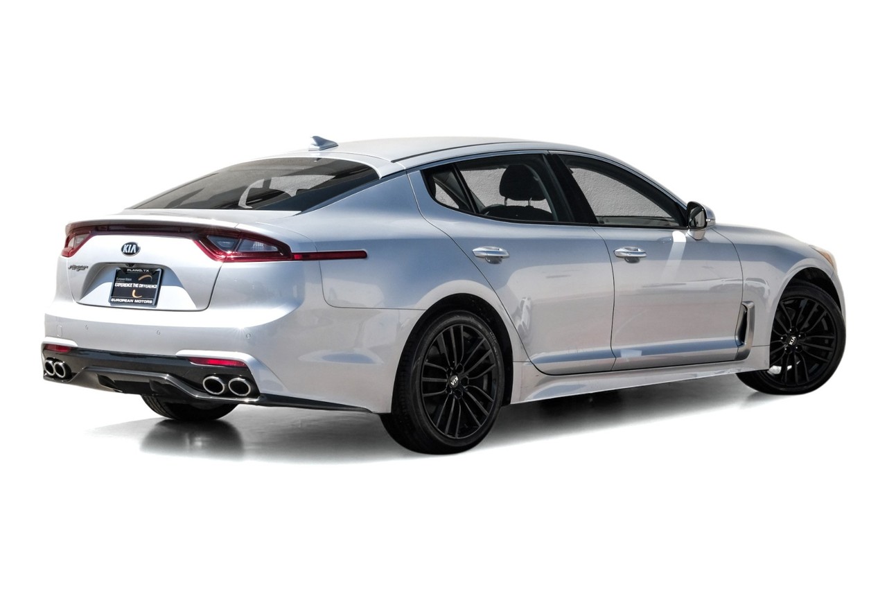 Kia Stinger Vehicle Main Gallery Image 06