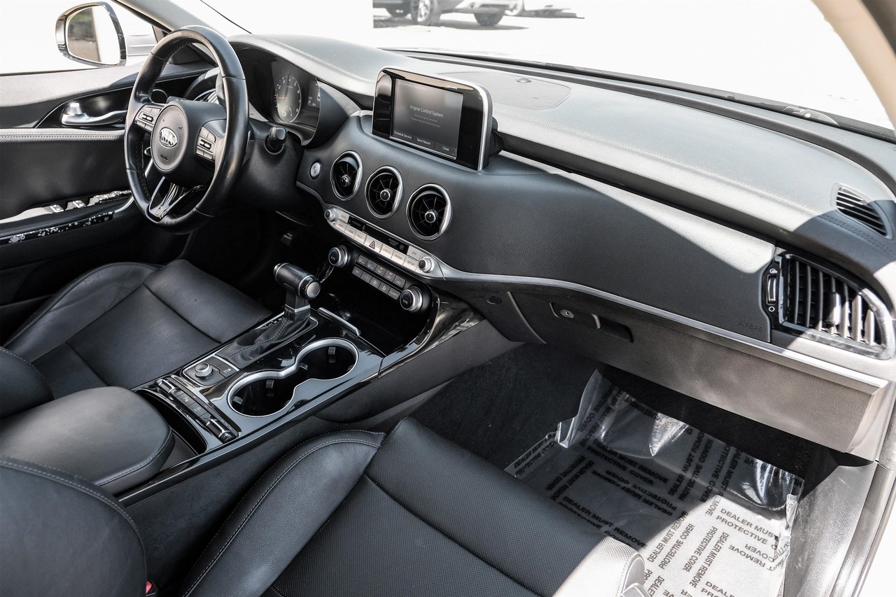 Kia Stinger Vehicle Main Gallery Image 10