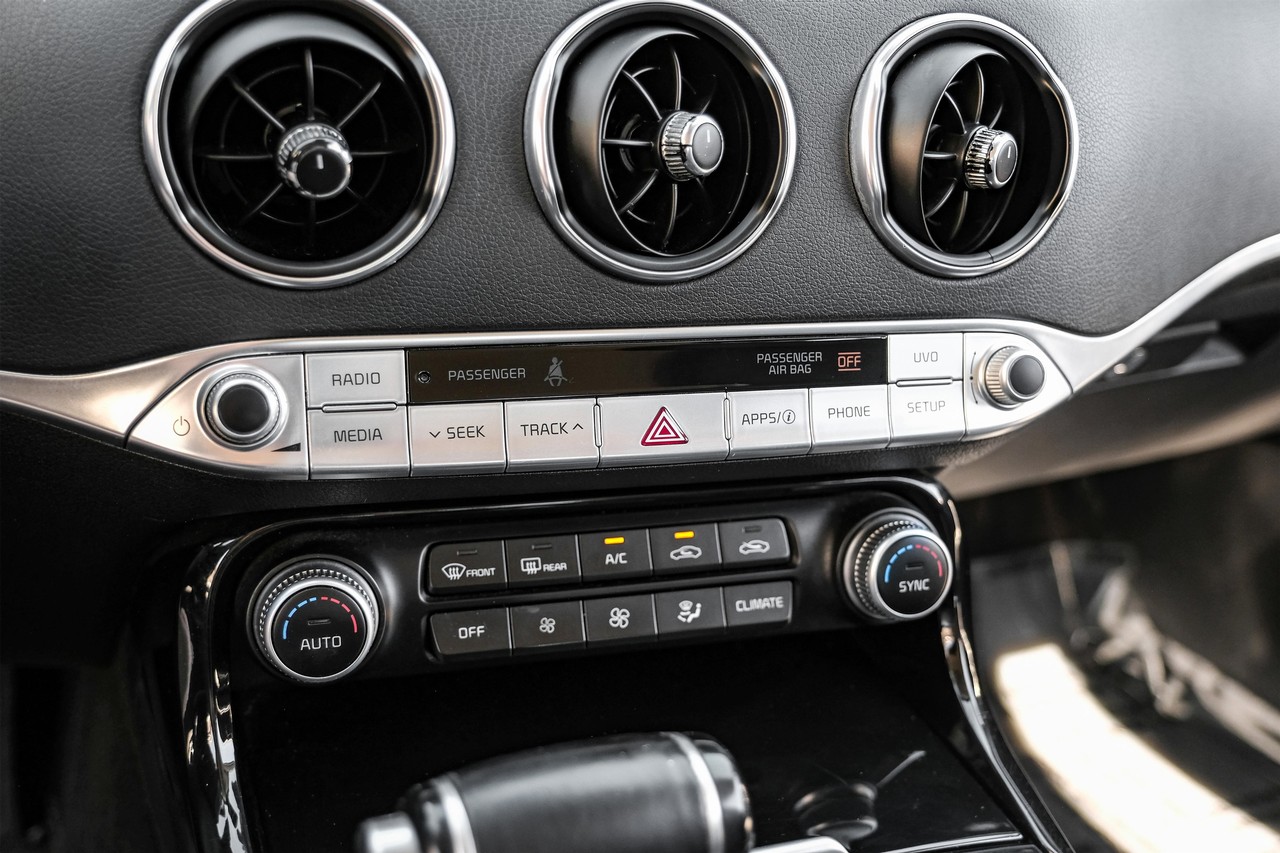 Kia Stinger Vehicle Main Gallery Image 22