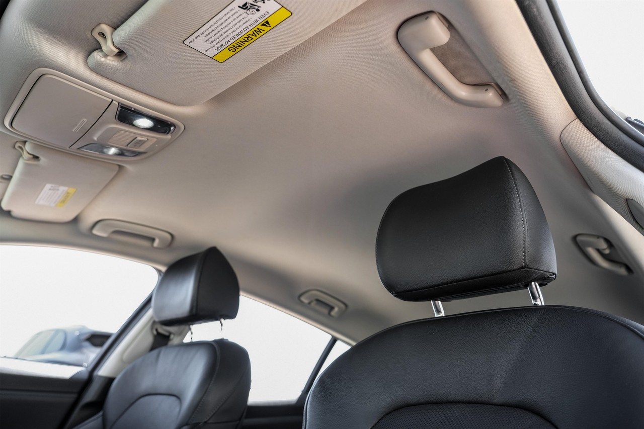 Kia Stinger Vehicle Main Gallery Image 30