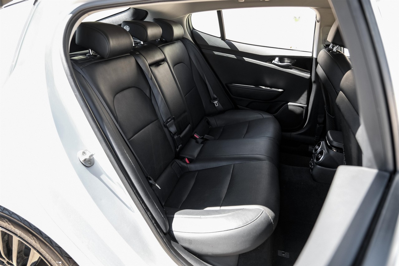 Kia Stinger Vehicle Main Gallery Image 34
