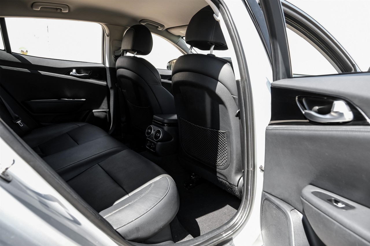 Kia Stinger Vehicle Main Gallery Image 35