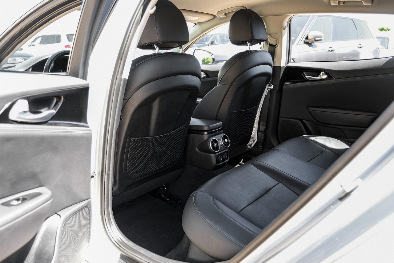Kia Stinger Vehicle Main Gallery Image 36
