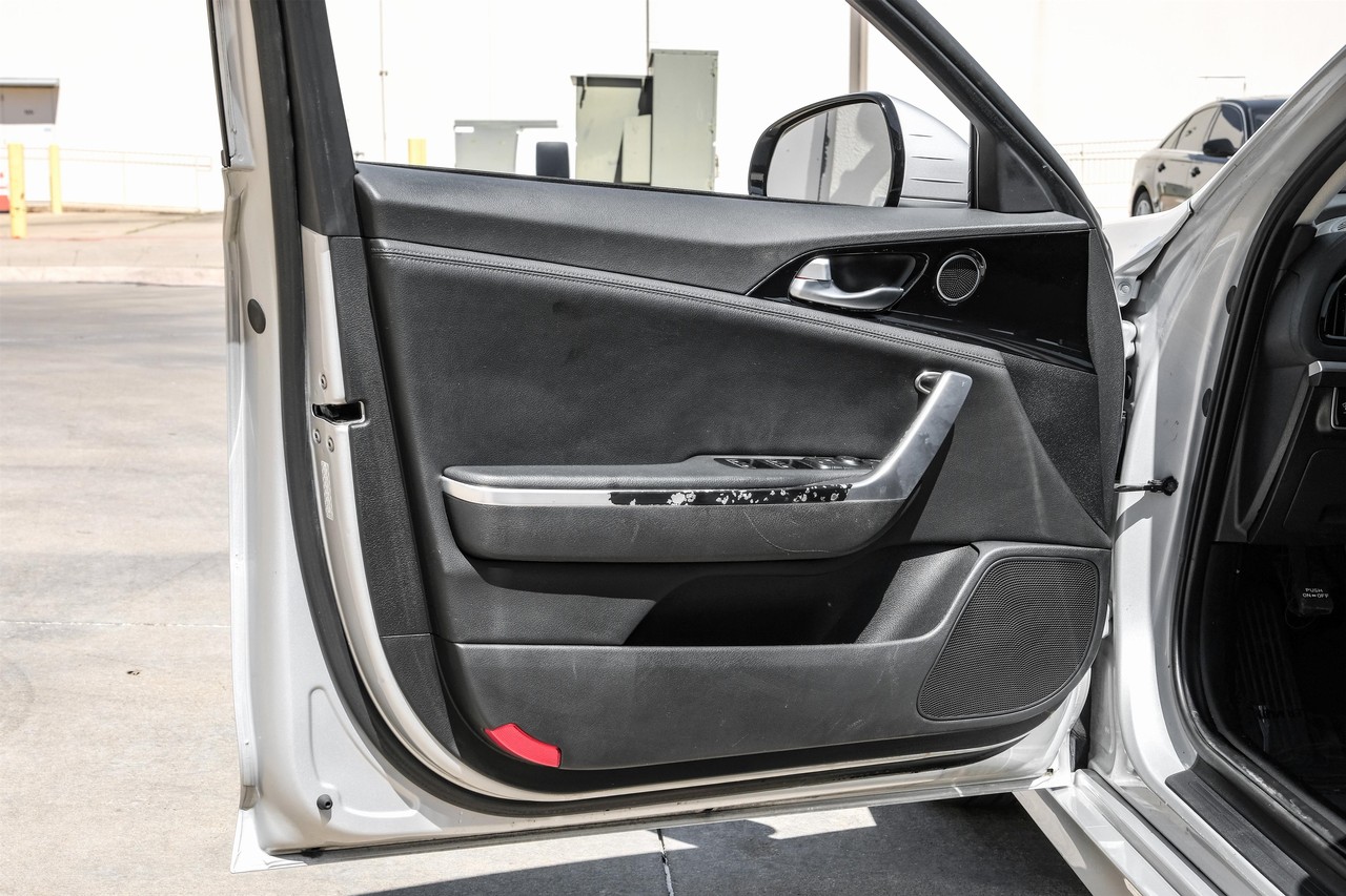 Kia Stinger Vehicle Main Gallery Image 40
