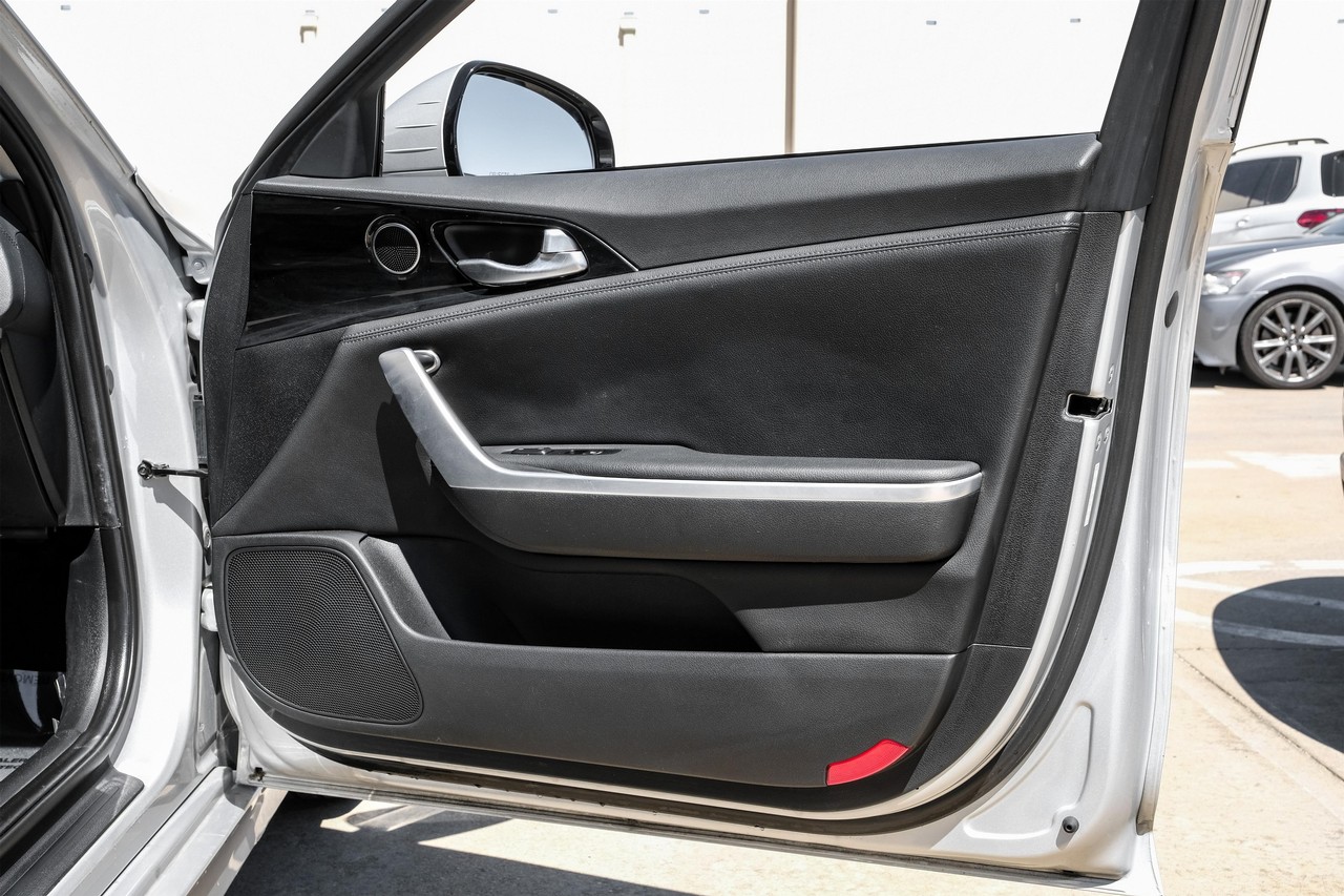 Kia Stinger Vehicle Main Gallery Image 42