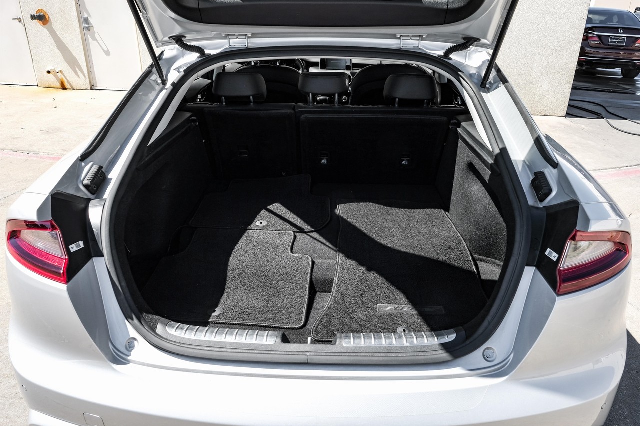 Kia Stinger Vehicle Main Gallery Image 48