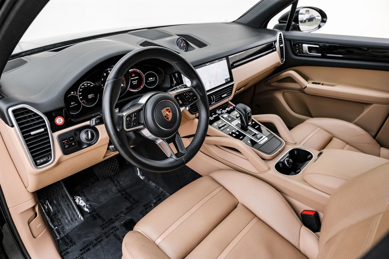 Porsche Cayenne Vehicle Main Gallery Image 03