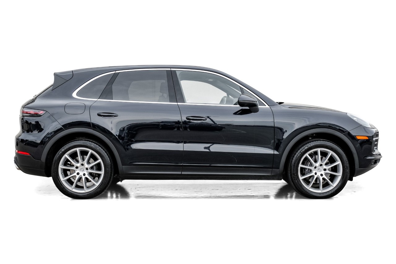 Porsche Cayenne Vehicle Main Gallery Image 07