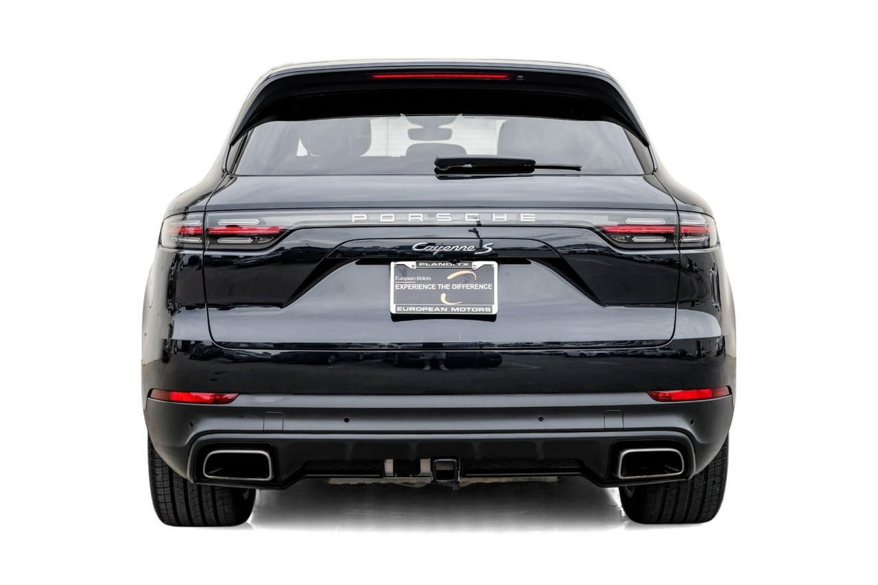 Porsche Cayenne Vehicle Main Gallery Image 09