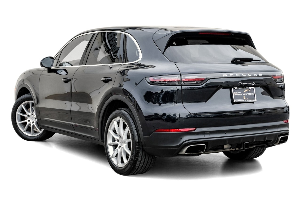 Porsche Cayenne Vehicle Main Gallery Image 10
