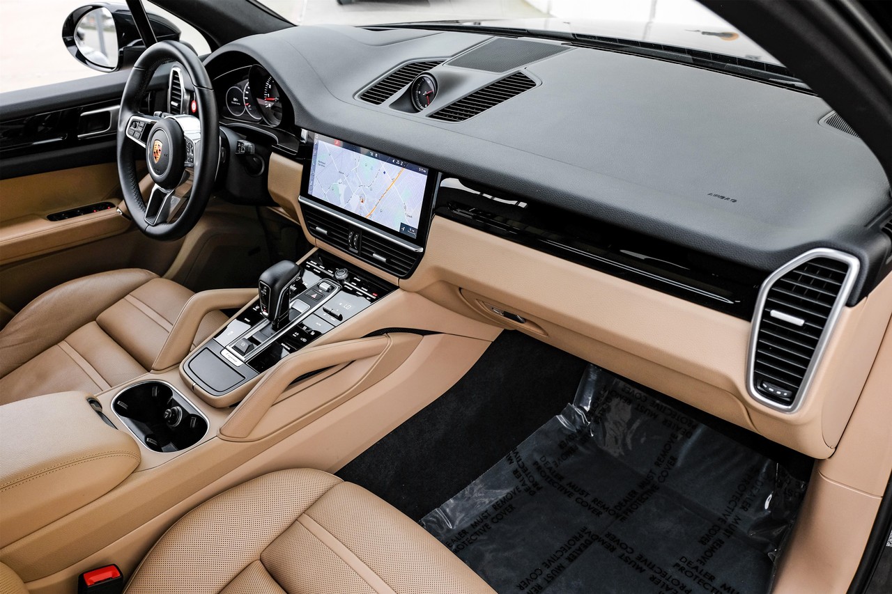 Porsche Cayenne Vehicle Main Gallery Image 12