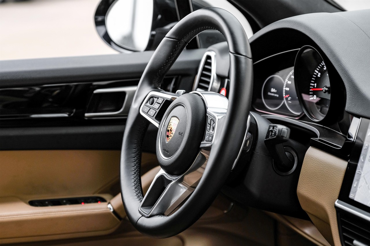 Porsche Cayenne Vehicle Main Gallery Image 13