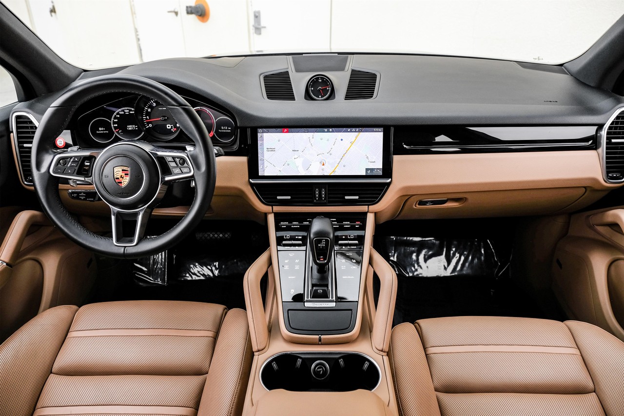 Porsche Cayenne Vehicle Main Gallery Image 14