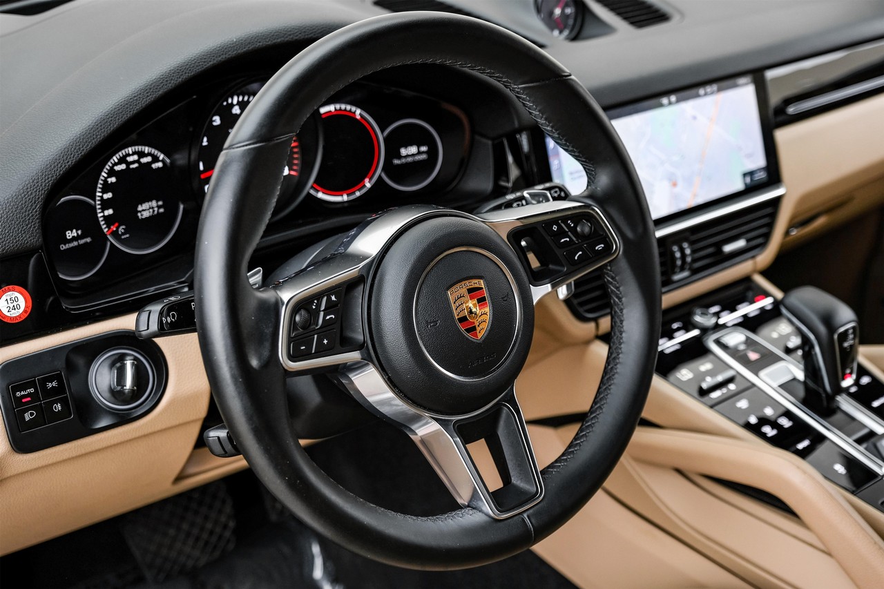 Porsche Cayenne Vehicle Main Gallery Image 15