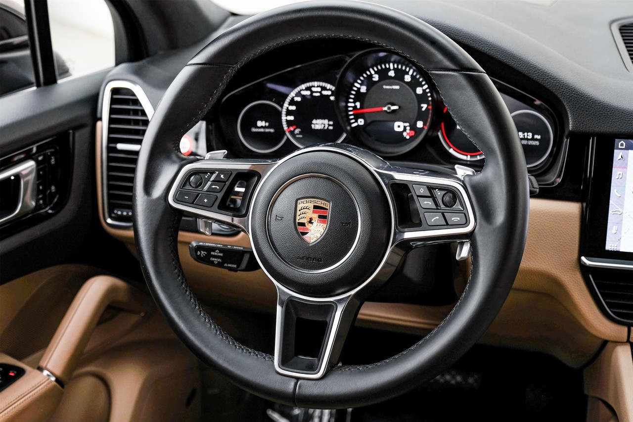 Porsche Cayenne Vehicle Main Gallery Image 16