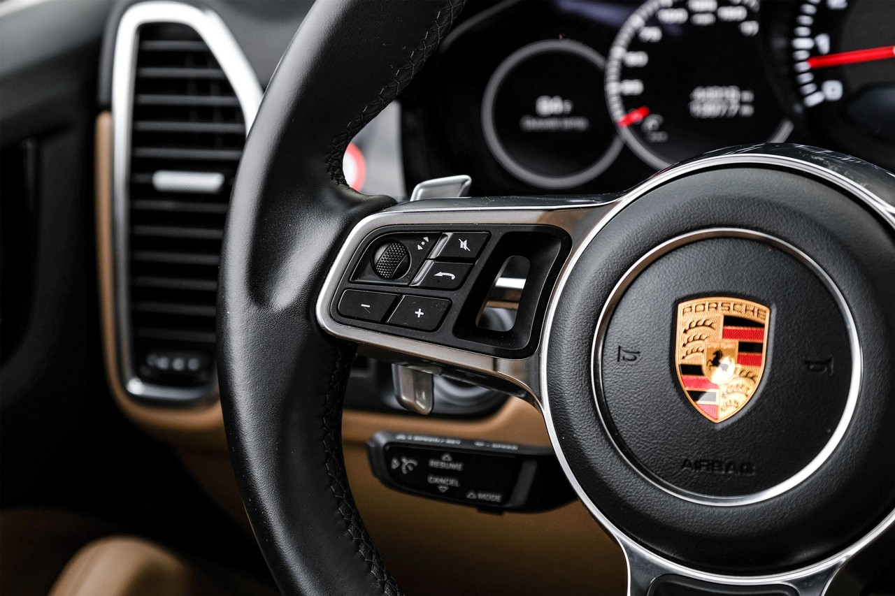 Porsche Cayenne Vehicle Main Gallery Image 17