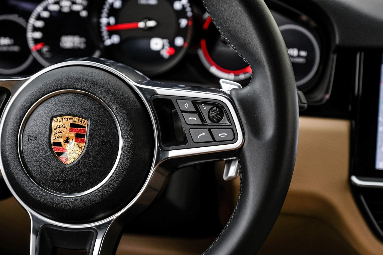 Porsche Cayenne Vehicle Main Gallery Image 18