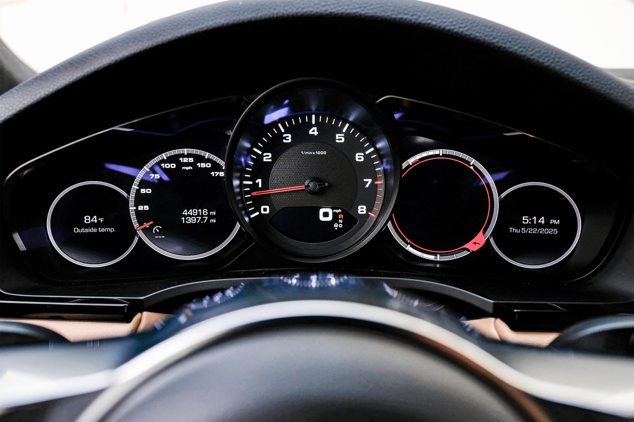 Porsche Cayenne Vehicle Main Gallery Image 19