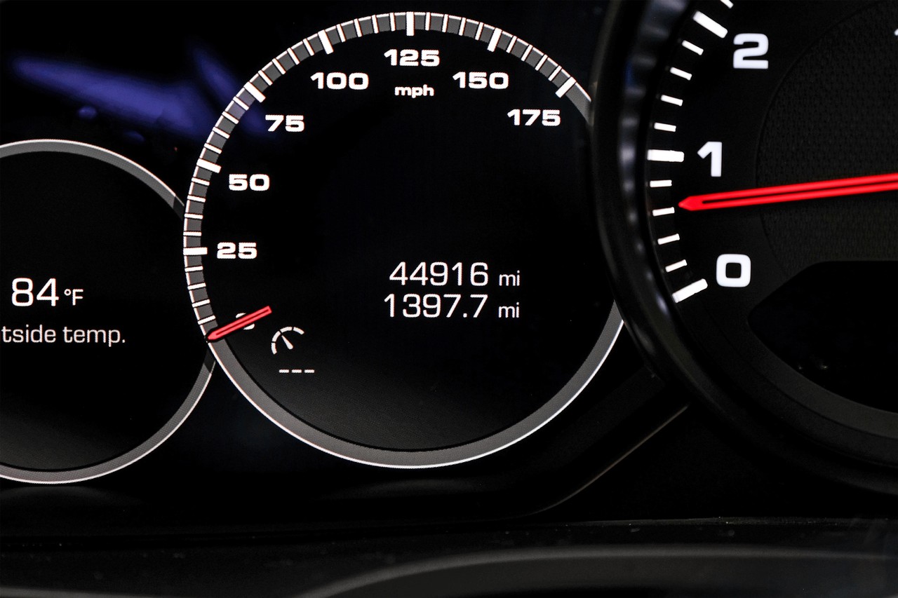 Porsche Cayenne Vehicle Main Gallery Image 20