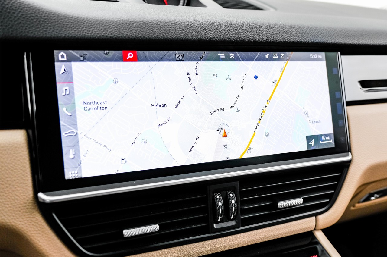 Porsche Cayenne Vehicle Main Gallery Image 21