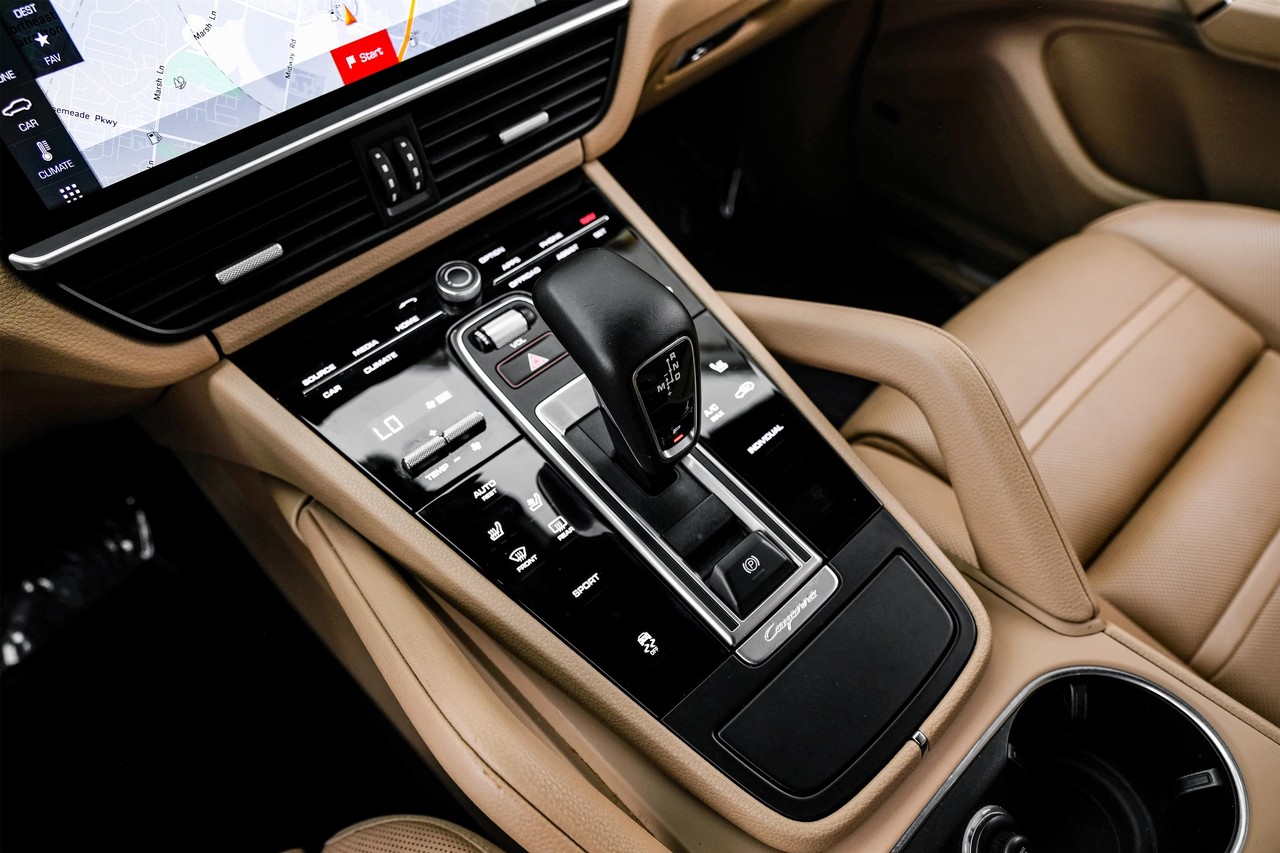 Porsche Cayenne Vehicle Main Gallery Image 24