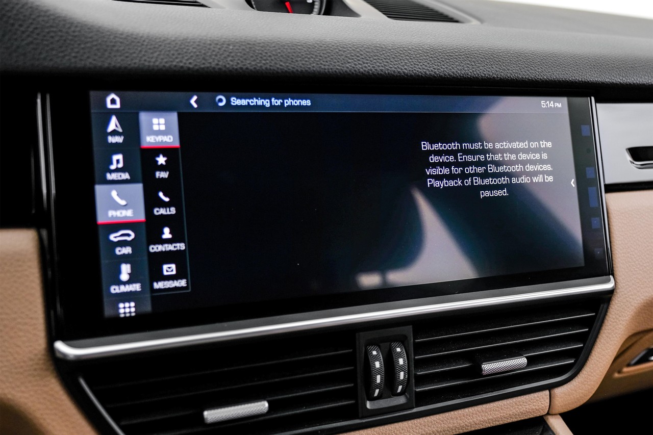 Porsche Cayenne Vehicle Main Gallery Image 26