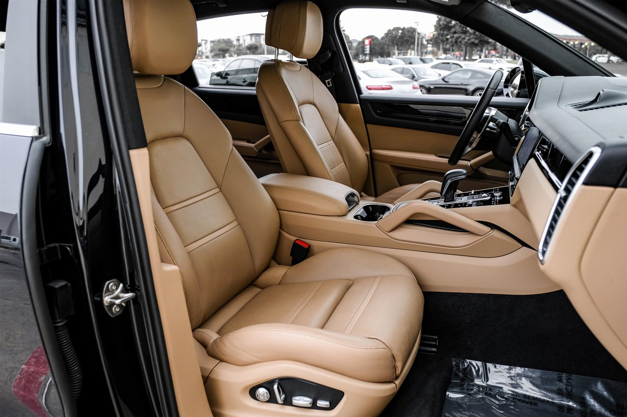 Porsche Cayenne Vehicle Main Gallery Image 30