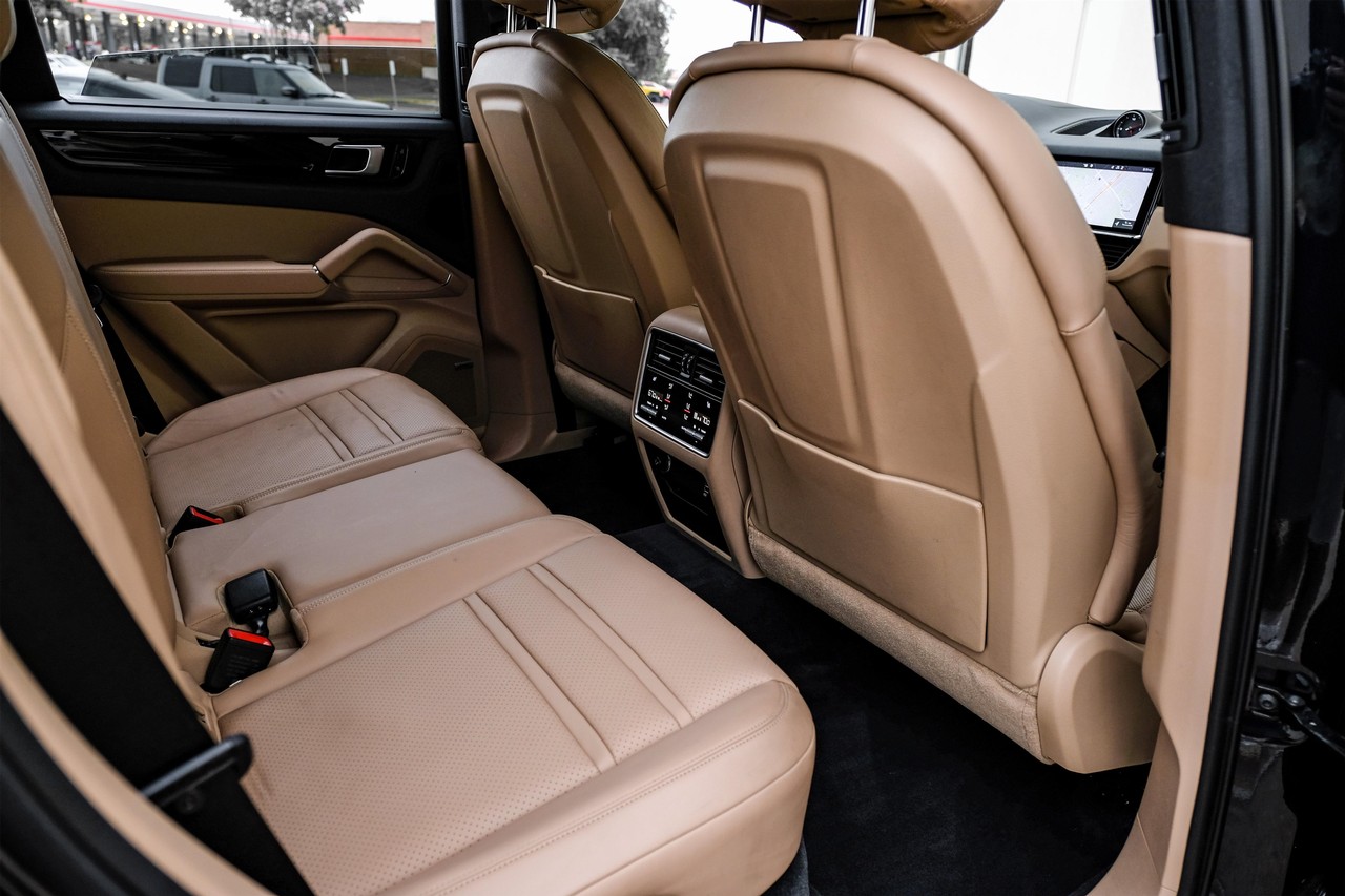 Porsche Cayenne Vehicle Main Gallery Image 32