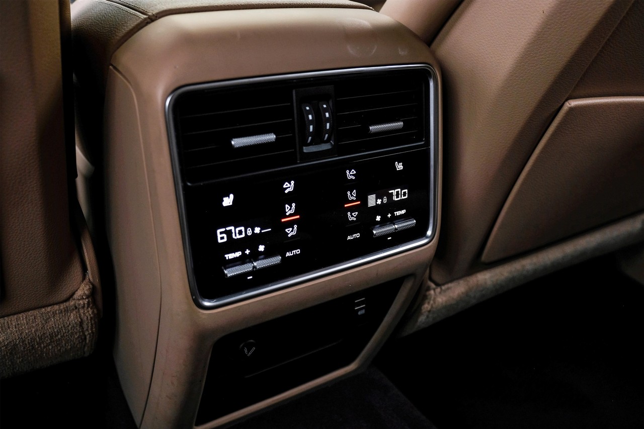Porsche Cayenne Vehicle Main Gallery Image 33