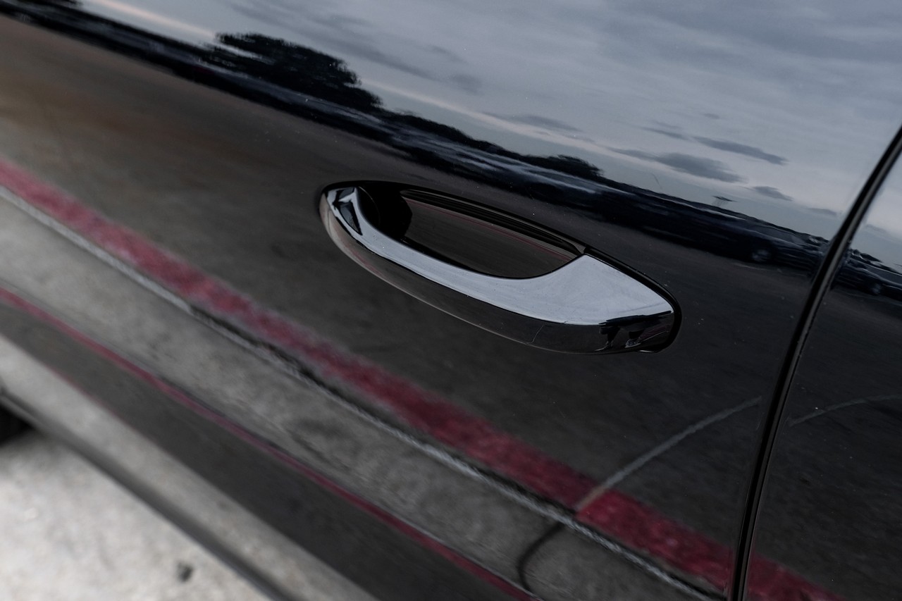 Porsche Cayenne Vehicle Main Gallery Image 36