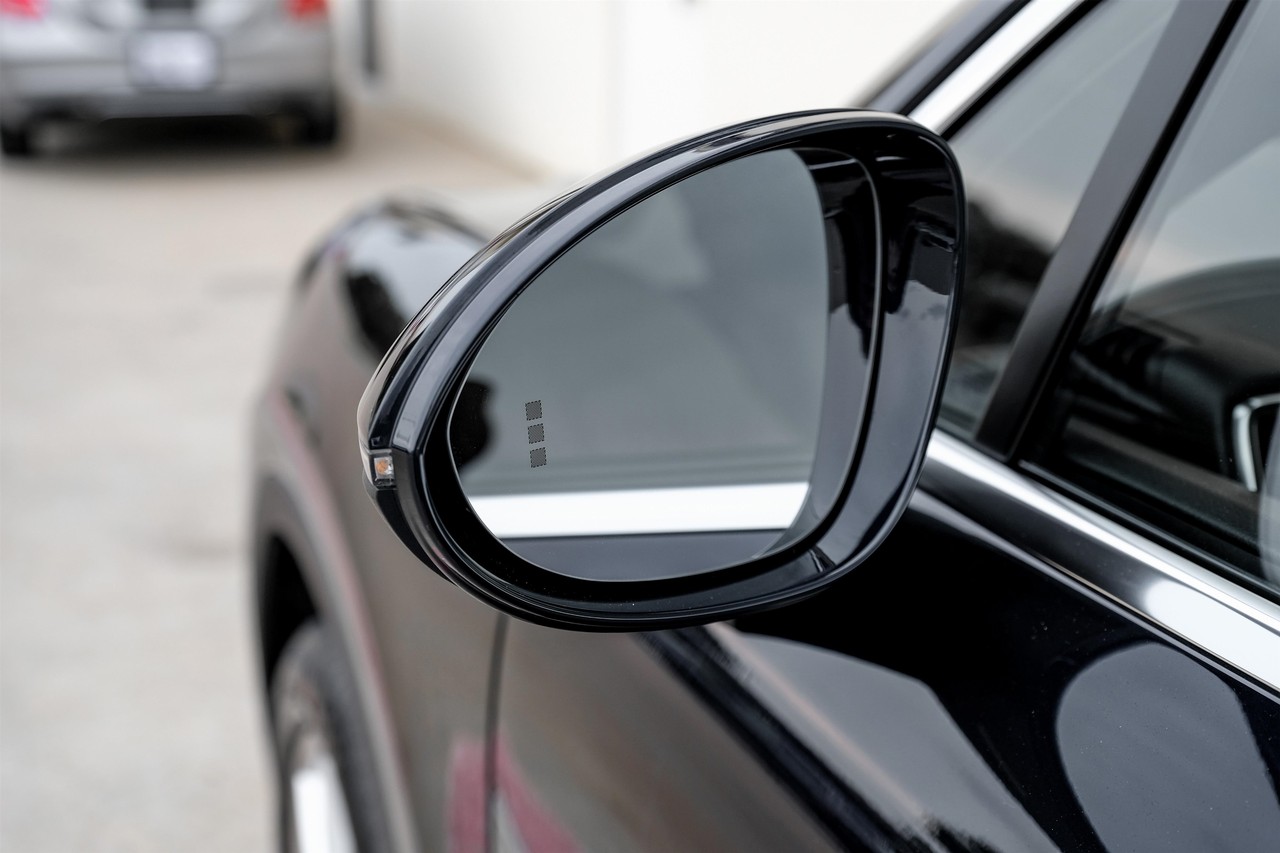 Porsche Cayenne Vehicle Main Gallery Image 37