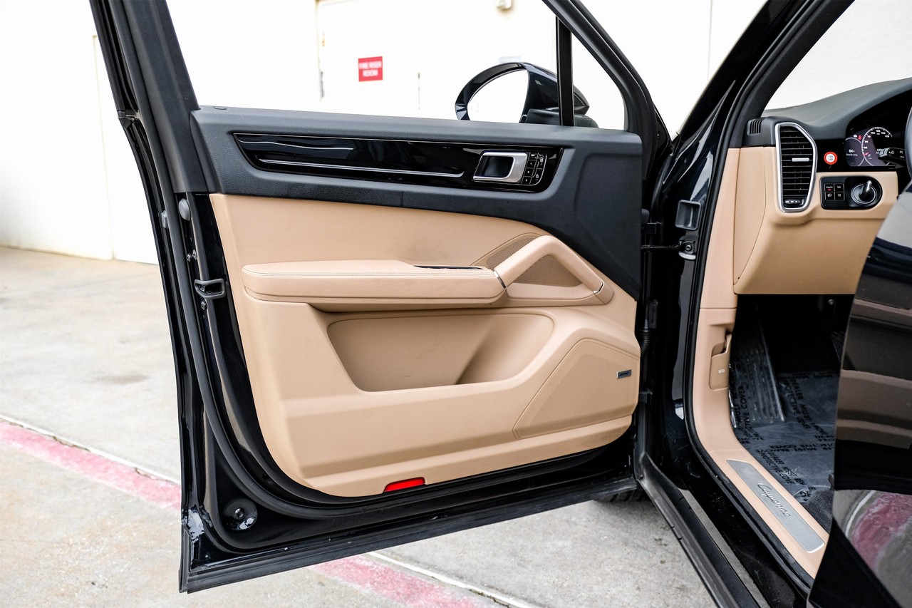 Porsche Cayenne Vehicle Main Gallery Image 38