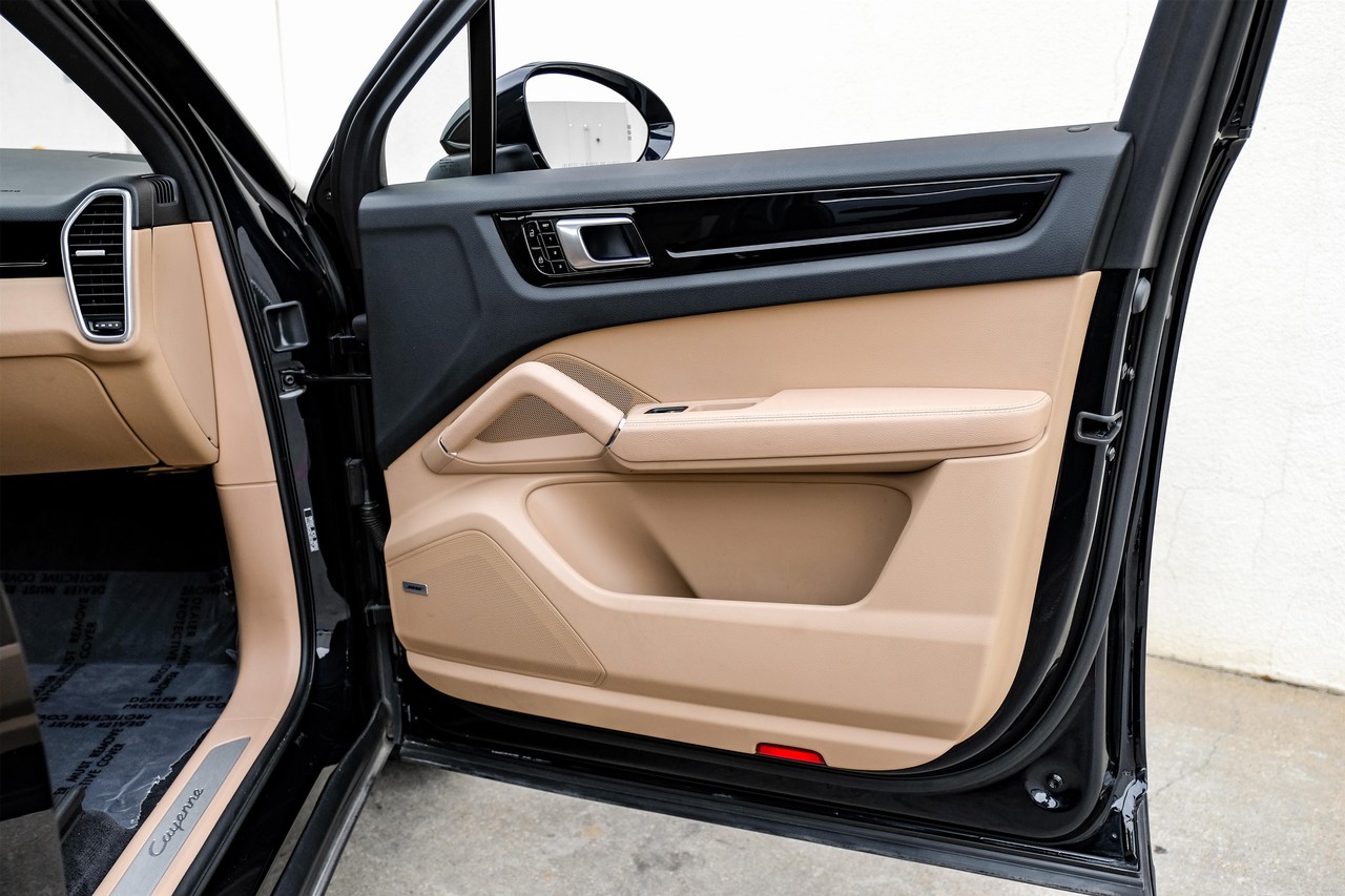 Porsche Cayenne Vehicle Main Gallery Image 40