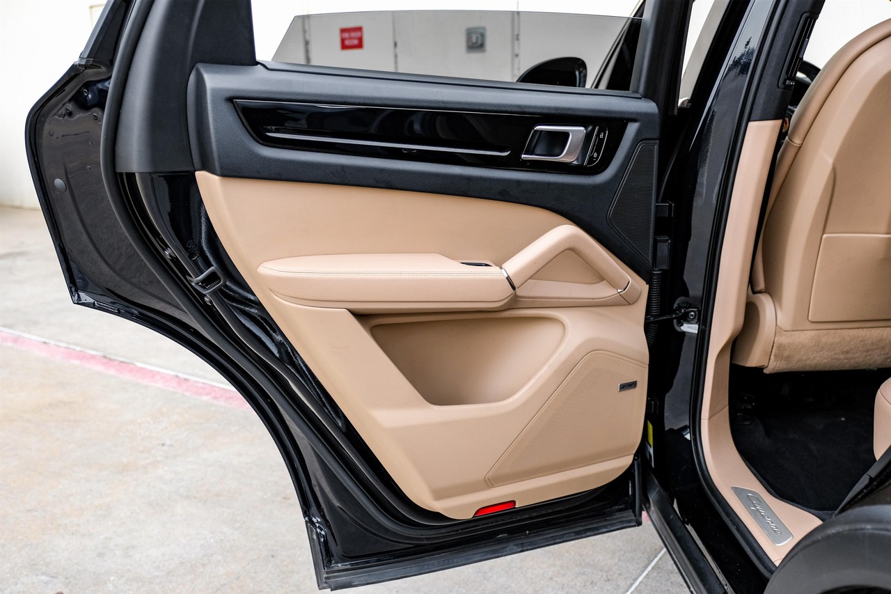 Porsche Cayenne Vehicle Main Gallery Image 41