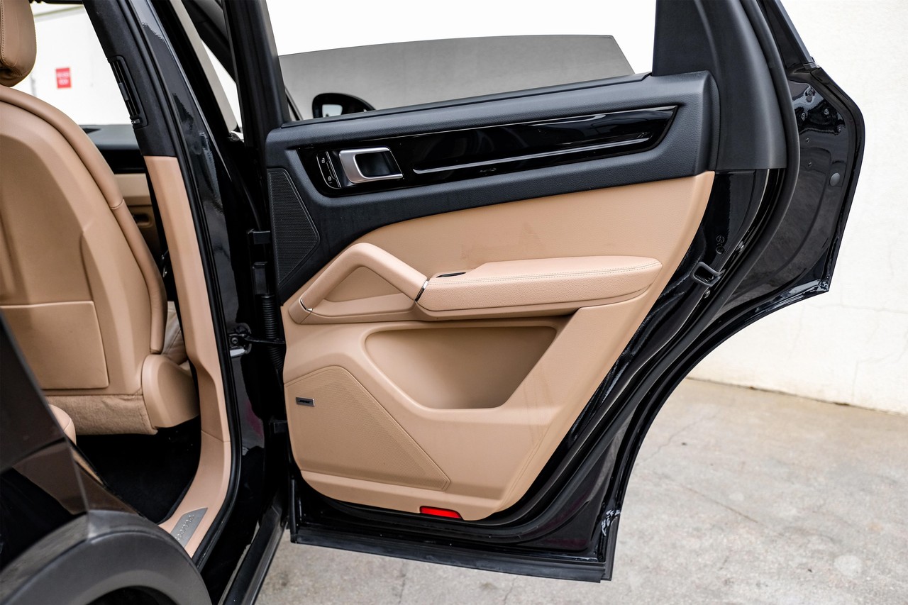 Porsche Cayenne Vehicle Main Gallery Image 42