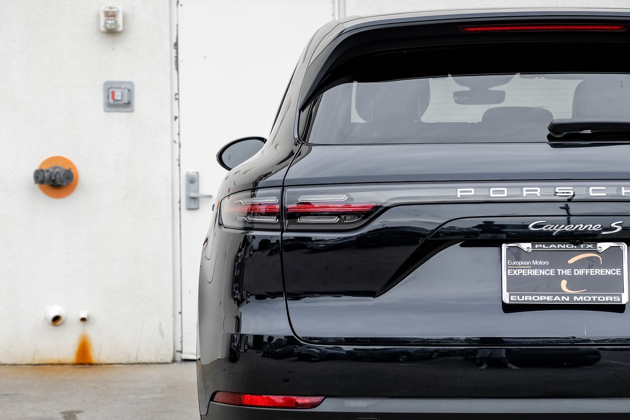 Porsche Cayenne Vehicle Main Gallery Image 44