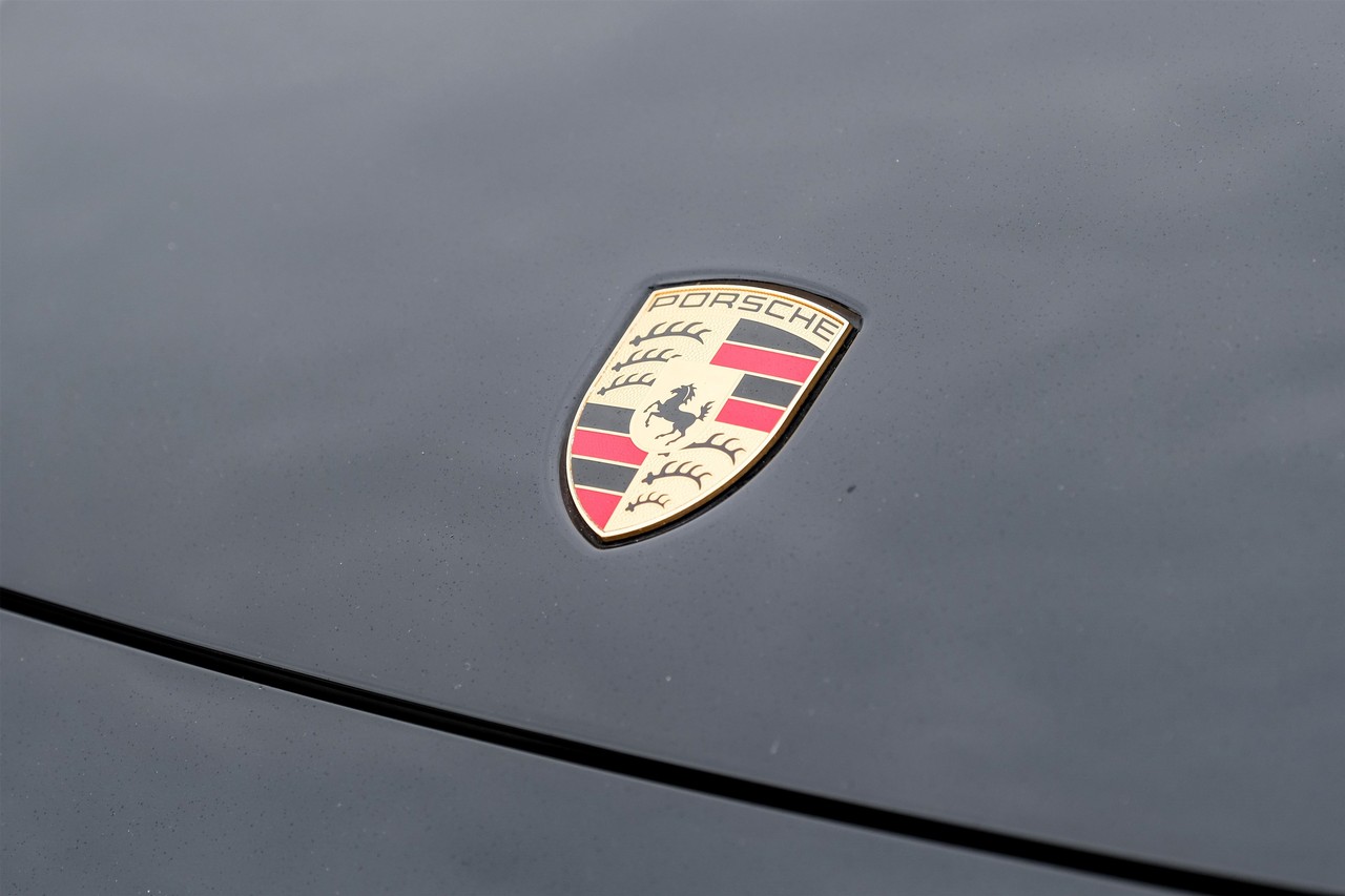Porsche Cayenne Vehicle Main Gallery Image 45