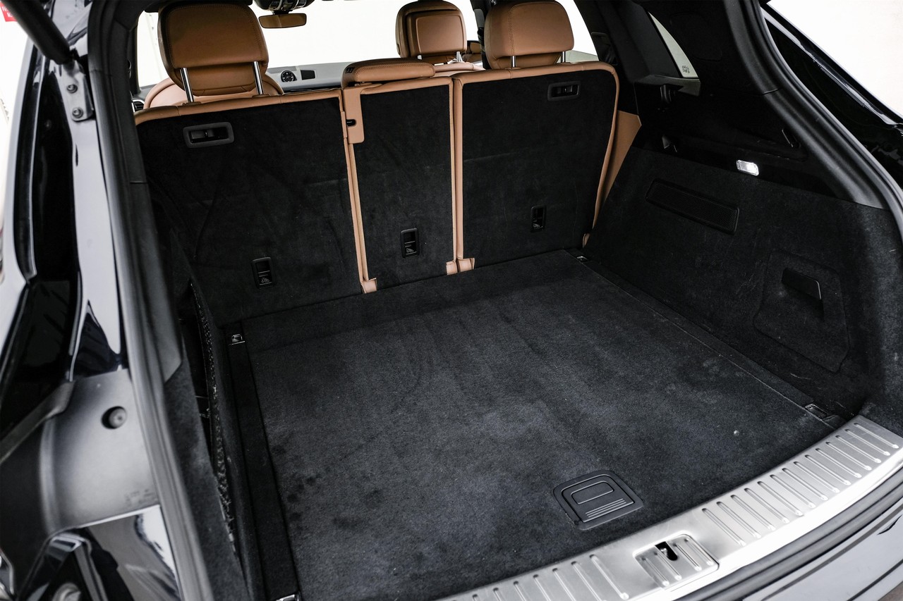 Porsche Cayenne Vehicle Main Gallery Image 47