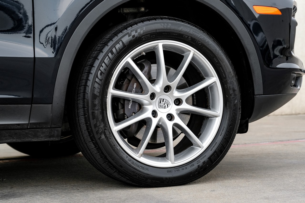 Porsche Cayenne Vehicle Main Gallery Image 50