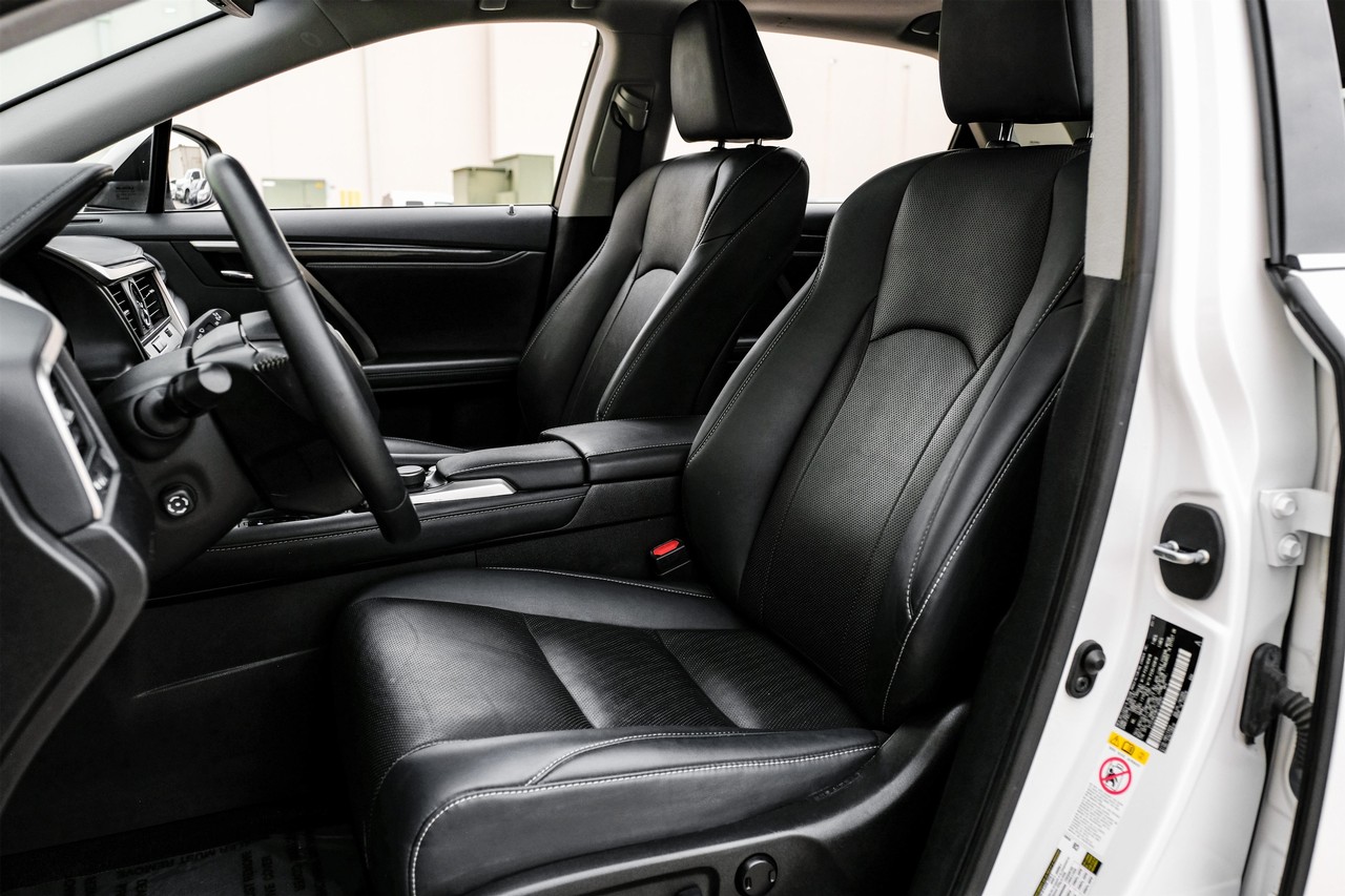 Lexus RX 350 Vehicle Main Gallery Image 04